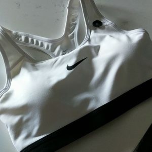 NWT women's Nike white sports bra M dri-fit